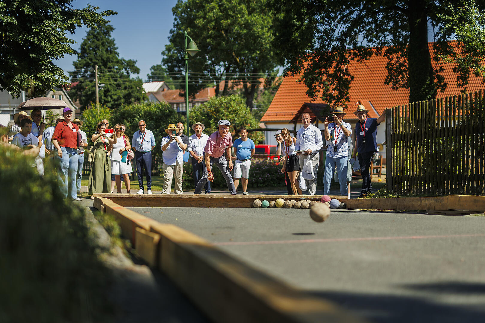 Hammelkegeln mit Holzkugeln