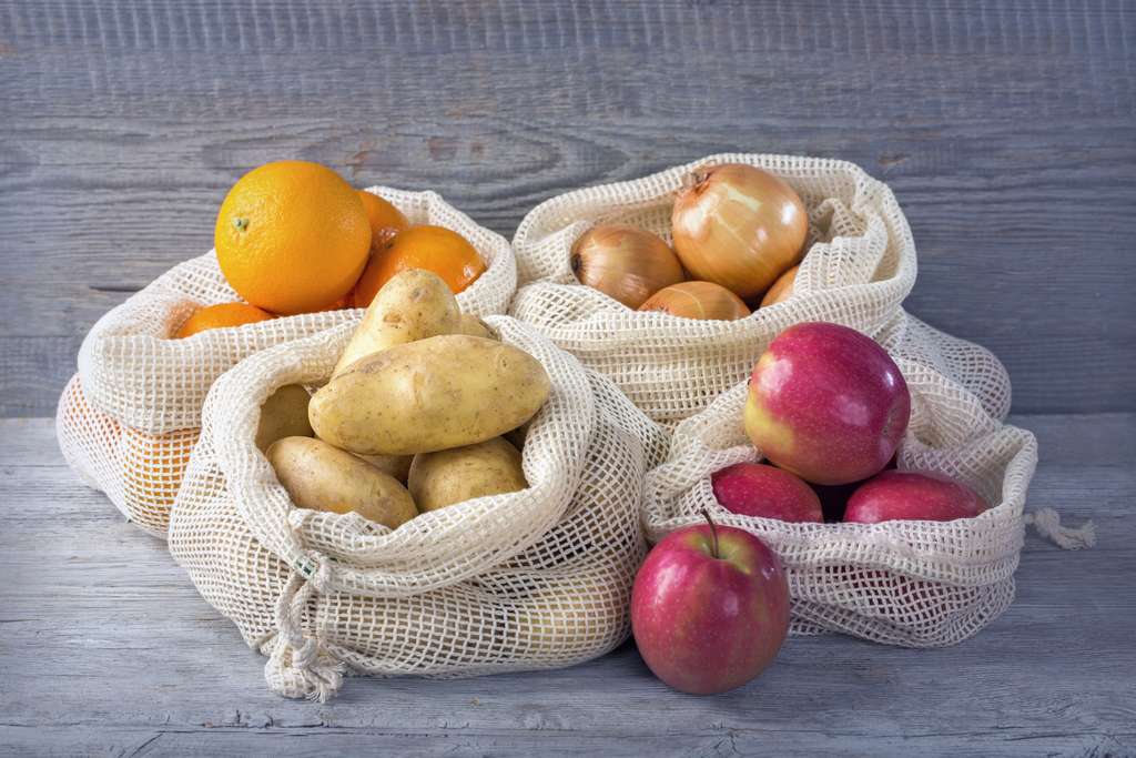 Ernährungsnotfallvorsorge Stoffnetze mit unterschiedlichen Obst und Gemüse Sorten