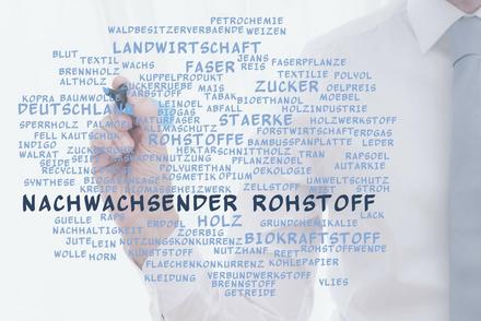 Bild mit Schriftzügen